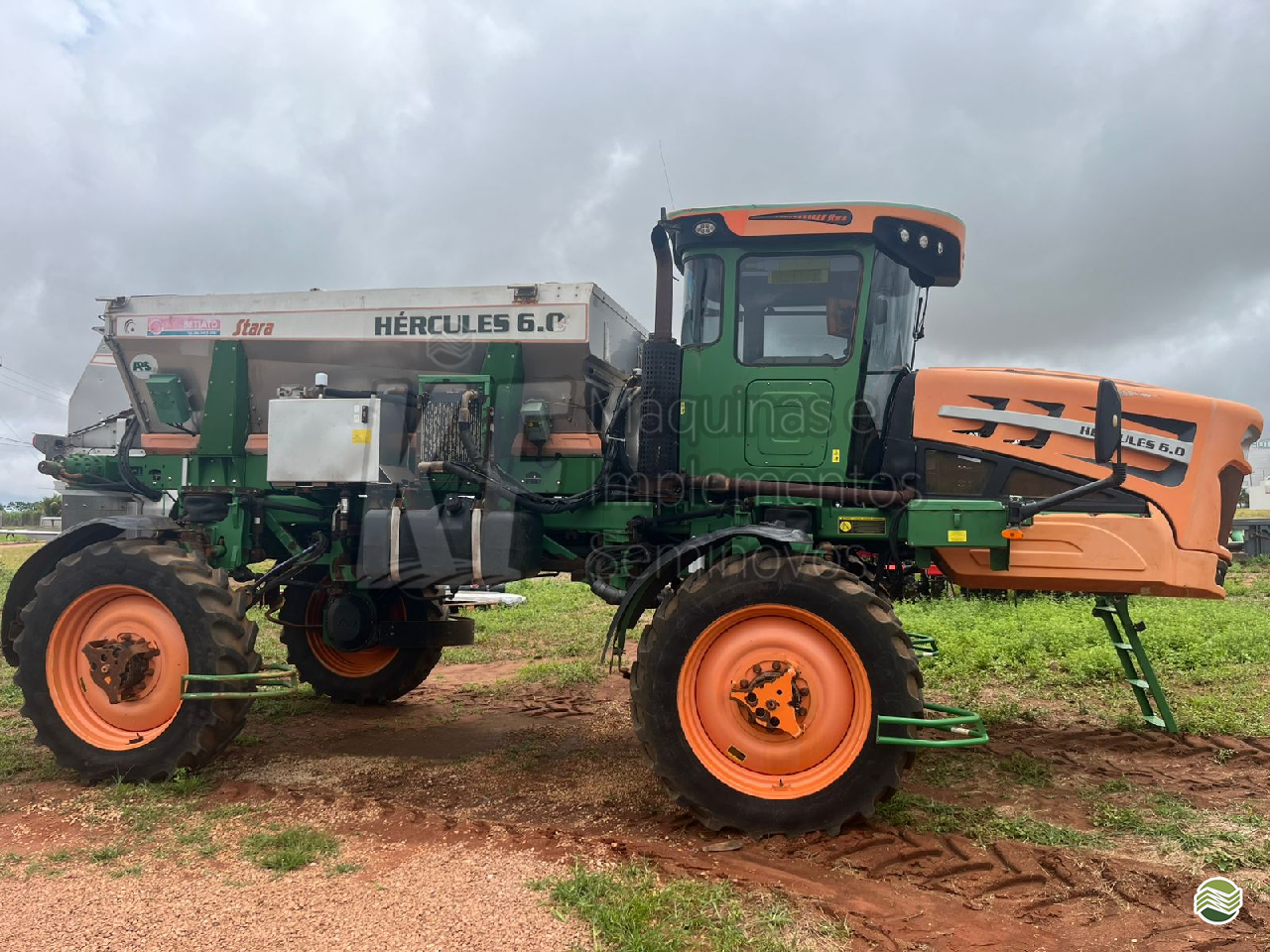 DISTRIBUIDOR AUTOPROPELIDO STARA HERCULES 6.0 Tração 4x4 KF Máquinas e Implementos Seminovos CAMPO VERDE MATO GROSSO MT